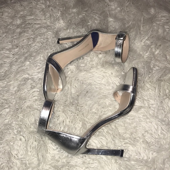 🔥HP🔥Stuart Weitzman silver sandals🔥🔥🔥🔥🔥 - Picture 4 of 6